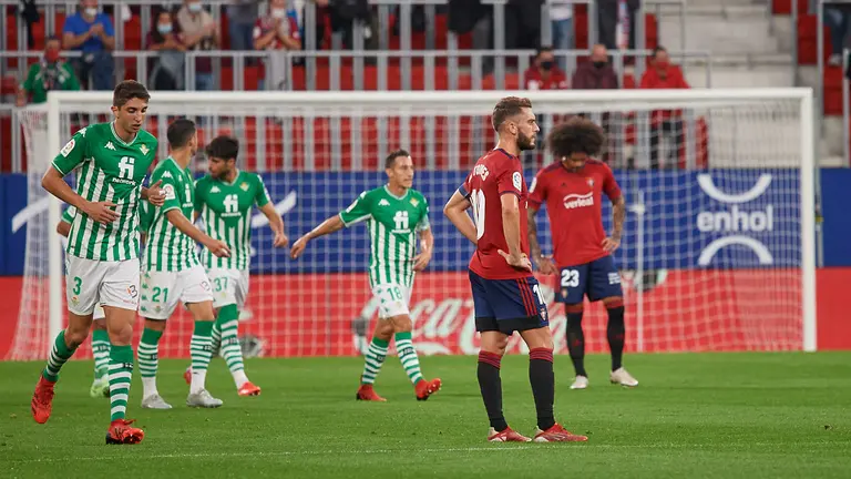 Partido entre Osasuna y Betis correspondiente a la jornada número 6 de la Liga disputado en el estadio de El Sadar de Pamplona. MIGUEL OSÉS