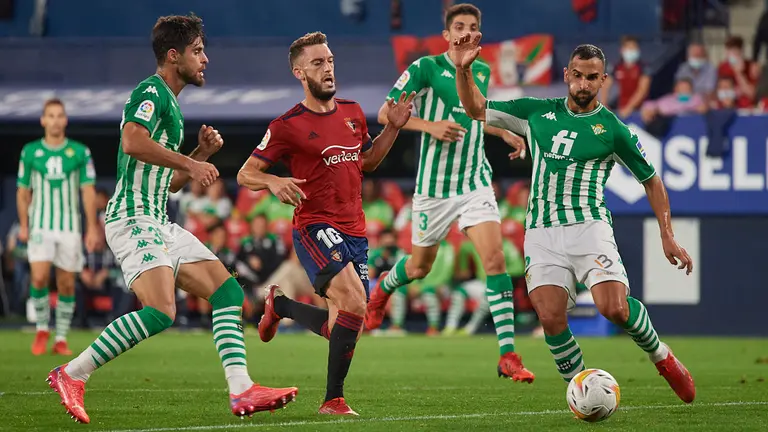 Partido entre Osasuna y Betis correspondiente a la jornada número 6 de la Liga disputado en el estadio de El Sadar de Pamplona. MIGUEL OSÉS