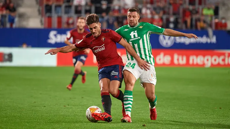 Partido entre Osasuna y Betis correspondiente a la jornada número 6 de la Liga disputado en el estadio de El Sadar de Pamplona. MIGUEL OSÉS