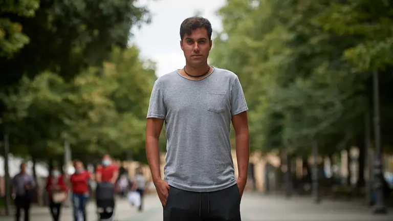 Entrevista con el periodista canario Ayoze que es natural de La Palma y su barrio ha sido destruido por la lava del volcán. MIGUEL OSÉS