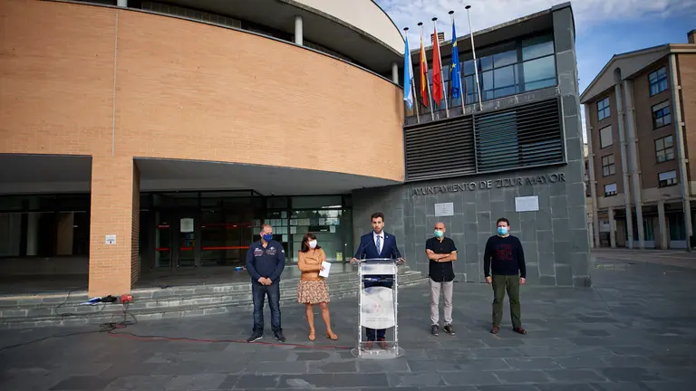 En Zizur Mayor, el equipo de gobierno del Ayuntamiento de Zizur Mayor hará balance de la legislatura y la situación de gobernabilidad. Intervendrán el alcalde de la localidad Jon Gondán y los portavoces de Geroa Bai, Eh Bildu, PSN y concejal no adscrito. MIGUEL OSÉS