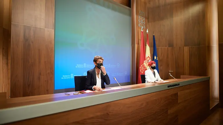 Rueda de prensa con la presidenta del gobierno María Chivite y la consejera de salud Santos Indurain para las nuevas medidas. MIGUEL OSÉS