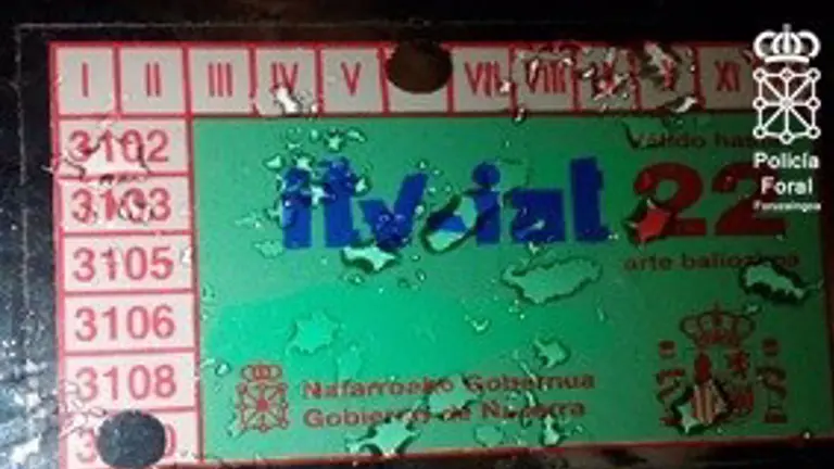 Pegatina de ITV falsa. POLICÍA FORAL

Patrullas de seguridad ciudadana de la Policía Foral adscritas a la comisaría de Elizondo han imputado recientemente en Elizondo y Sunbilla sendos delitos de falsedad documental a dos conductores por portar pegatinas de ITV falsas.

SOCIEDAD ESPAÑA EUROPA NAVARRA
POLICÍA FORAL