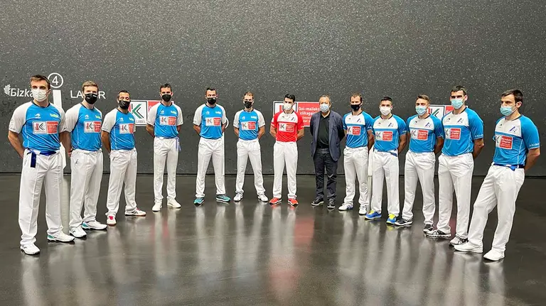 Pelotaris en la presentación del Cuatro y medio 2021. @euskolabel