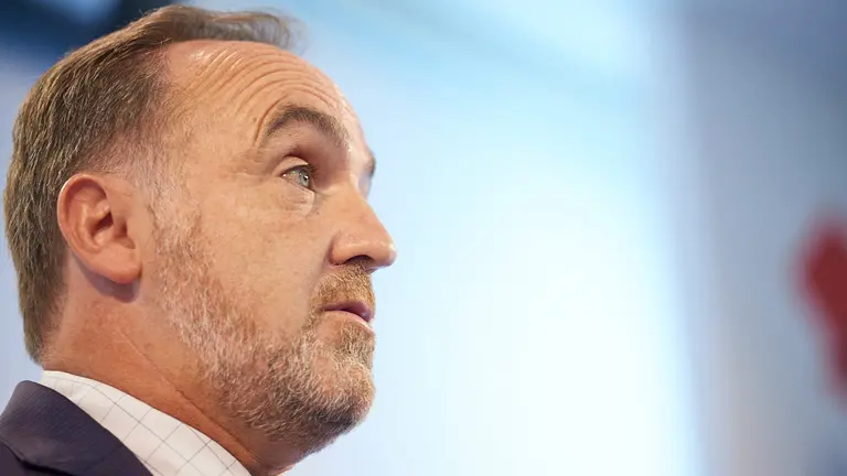 El presidente de UPN y portavoz de Navarra Suma, Javier Esparza, durante una rueda de prensa en la sede del partido regionalista. MIGUEL OSÉS.