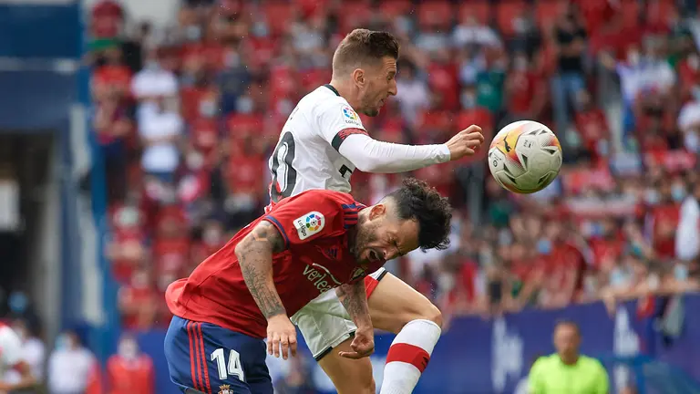 Partido entre Osasuna y el Rayo Vallecano correspondiente a la jornada número 8 disputado en el estadio de El Sadar de Pamplona. MIGUEL OSÉS