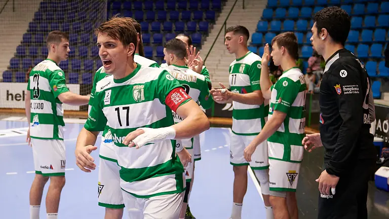 El Helvetia Anaitasuna se enfrenta al Torrelavega en Pamplona. PABLO LASAOSA