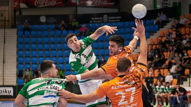 El Anaitasuna se enfrenta al Torrelavega en Pamplona. PABLO LASAOSA