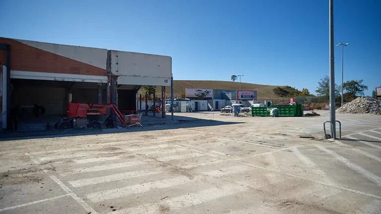 Obras en el supermercado Lidl en Cordovilla. MIGUEL OSÉS