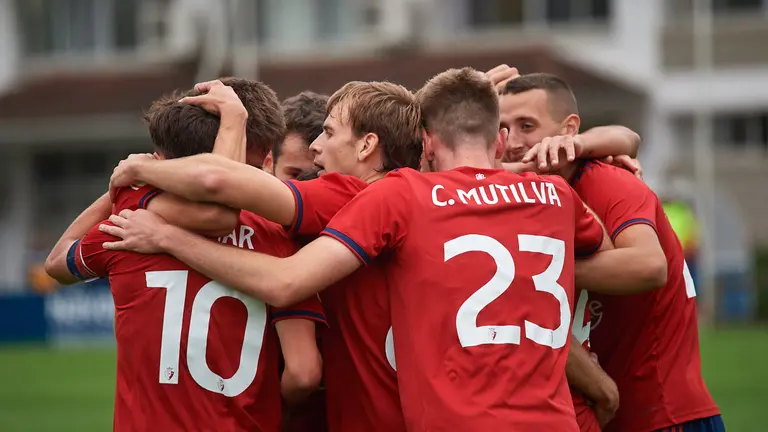 Partido entre Osasuna Promesas y Arenas Getxo disputado en las instalaciones de Tajonar. MIGUEL OSÉS
