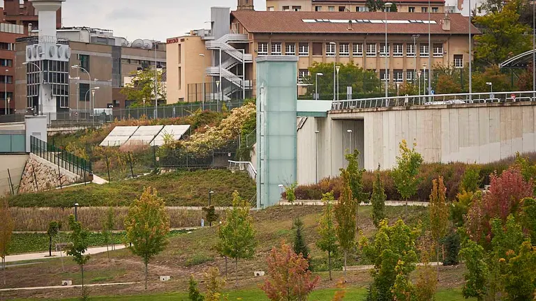 Acensor de Lezkairu, averiado desde hace algunas semanas. PABLO LASAOSA