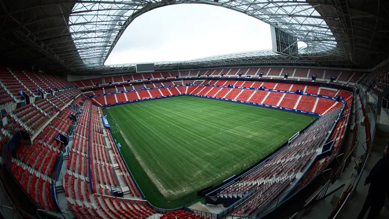 Rueda de prensa de la presentacion del Xota en el estadio de El Sadar. MIGUEL OSÉS