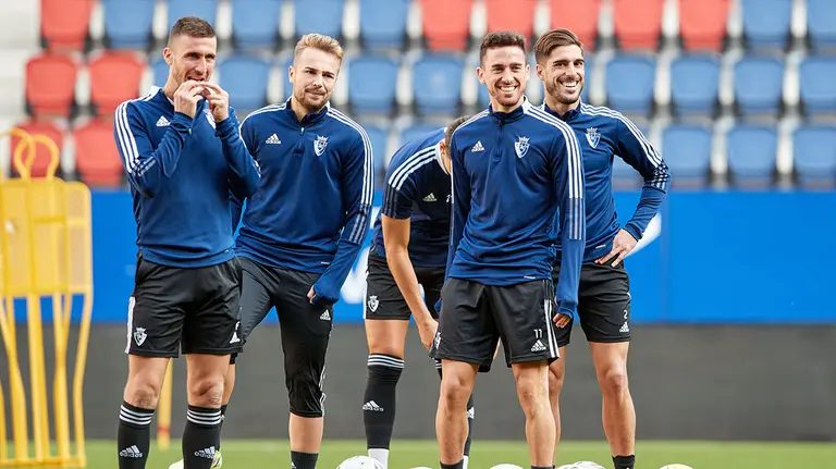 Oier, Ontiveros, Kike Barja y Nacho Vidal en un entrenamiento en El Sadar. CA Osasuna.