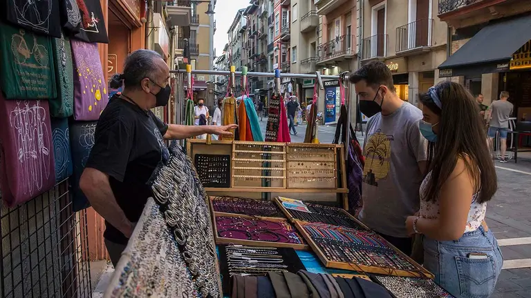 Campaña 'El comercio de Pamplona sale a la calle'. JESÚS GARZARON