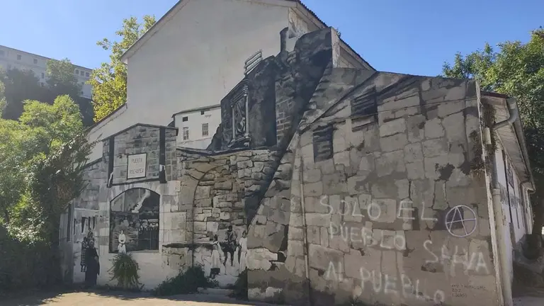 Pintada en el mural de las lavanderas ubicado en el paseo del Arga en Pamplona. EH BILDU