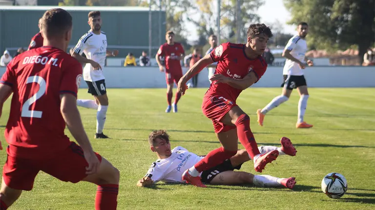 Partido entre los filiales del Burgos y Osasuna en Segunda RFEF. @CAOsasuna