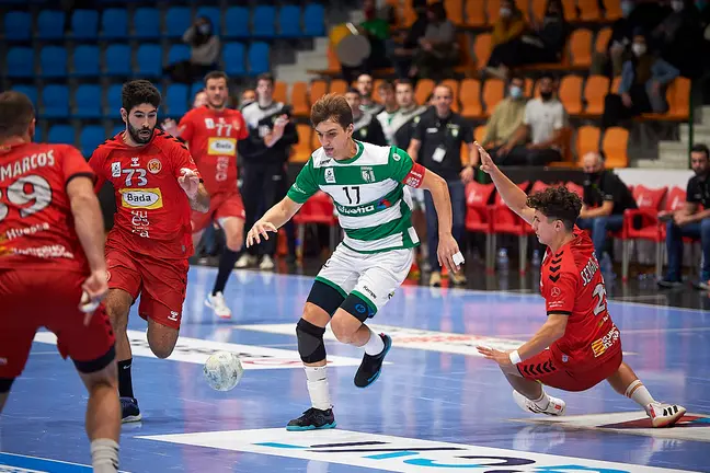 El Helvetia Anaitasuna se enfrenta al Huesca en Pamplona. PABLO LASAOSA