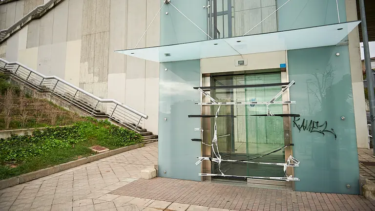 Acensor de Lezkairu, averiado desde hace algunas semanas. PABLO LASAOSA