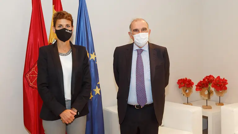 La presidenta de Navarra, María Chivite, recibe al exvicepresidente de la República de Colombia, Humberto de la Calle. GOBIERNO DE NAVARRA