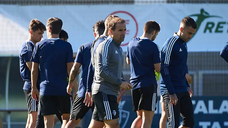Osasuna se entrena en las instalaciones de Tajonar con afición por primera vez desde que comenzó la crisis del coronavirus. PABLO LASAOSA