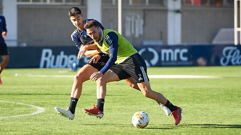 Osasuna se entrena en las instalaciones de Tajonar con afición por primera vez desde que comenzó la crisis del coronavirus. PABLO LASAOSA