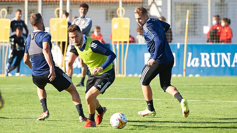 Osasuna se entrena en las instalaciones de Tajonar con afición por primera vez desde que comenzó la crisis del coronavirus. PABLO LASAOSA