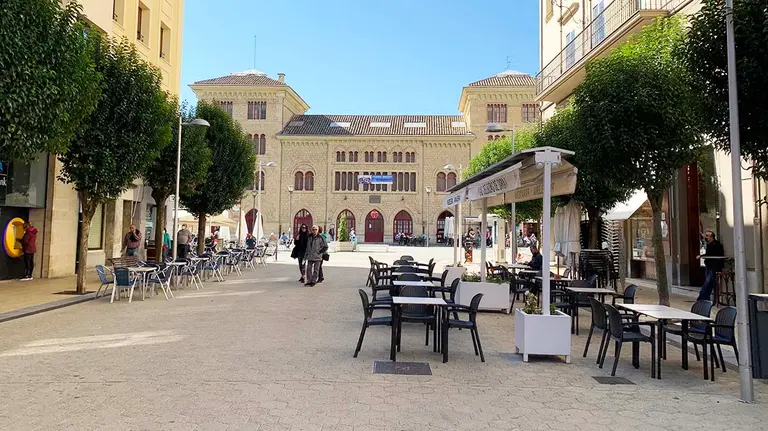 Terrazas en la calle San Andrés , ahora peatonal, de Estella. Navarra.com