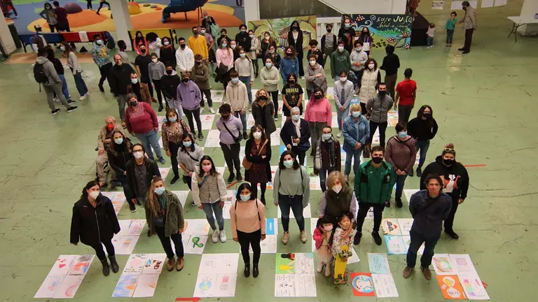 16-10-2021 La Plataforma de Entidades Sociales organiza una exposición que reivindica la diversidad en la lucha contra la pobreza.

La Plataforma de Entidades Sociales de Navarra (PES), compuesta por CERMIN, REAS, Coordinadora de ONGD de Navarra y la Red Navarra de Lucha contra la Pobreza y la Exclusión Social, ha instalado este sábado en la antigua estación de autobuses de Pamplona la exposición 'Contra la pobreza, la diversidad es la riqueza'.

ESPAÑA EUROPA SOCIEDAD NAVARRA
PLATAFORMA DE ENTIDADES SOCIALES DE NAVARRA
