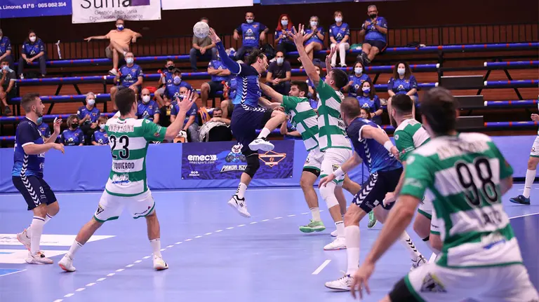 Partido de balonmano entre Benidorm y Anaitasuna. @bmbenidorm