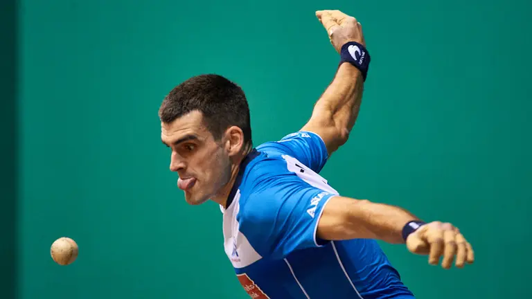 Partido en el frontón Labrti entre Urrutikoetxea - Ezkurdia. MIGUEL OSÉS