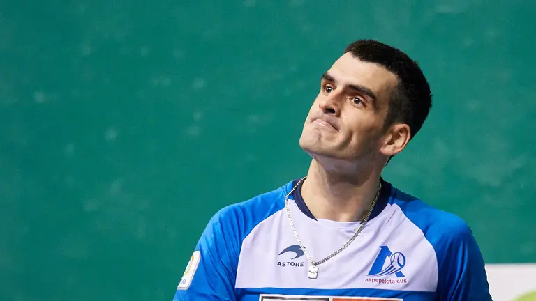 Partido en el frontón Labrti entre Urrutikoetxea - Ezkurdia. MIGUEL OSÉS