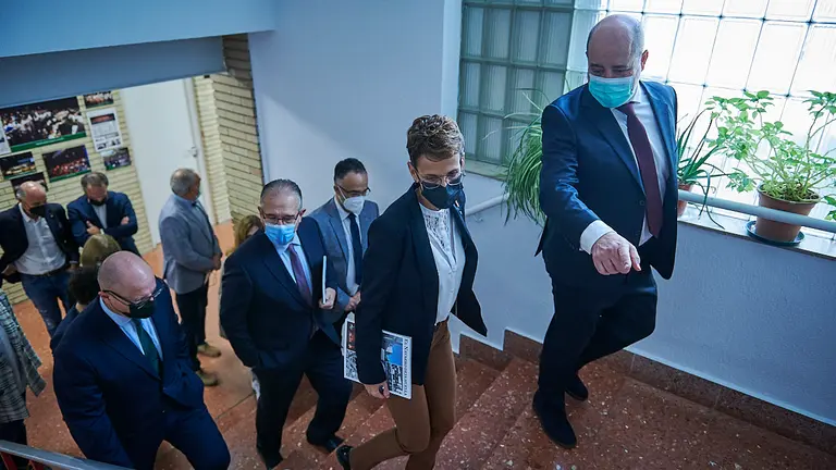 Apertura oficial del curso escolar en el IES Navarro Villoslada con la presencia de María Chivite, Carlos Gimeno y Enrique Maya. PABLO LASAOSA