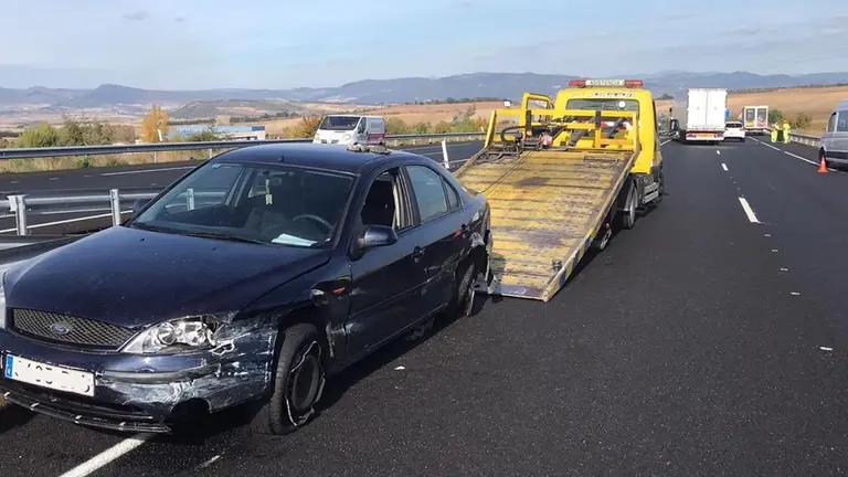 Accidente en la A-12, a la altura de Astráin, donde una mujer embarazada ha resultado herida POLICÍA FORAL