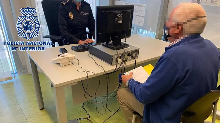 19-10-2021 La Policía Nacional detiene a  dos varones,  autores de  Estafar a cuatro ancianos de la misma Residencia, durante más de cuatro años.

Agentes adscritos a la Unidad de Delincuencia Especializada y Violenta de la Brigada Provincial de Policía Judicial han detenido a dos varones, presuntamente por varios delitos de estafa, ya que habrían estafado a cuatro usuarios de la misma residencia de ancianos situada en  La Rioja.

SOCIEDAD ESPAÑA EUROPA LA RIOJA
JEFATURA SUPERIOR DE POLICÍA DE LA RIOJA
