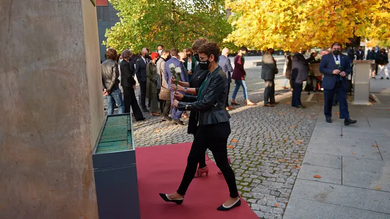 La presidenta de Navarra, María Chivite, preside un acto institucional con motivo del décimo aniversario del fin de la banda terrorista ETA. MIGUEL OSÉS