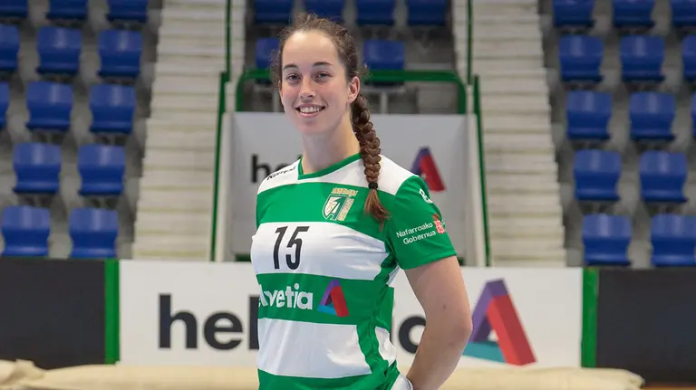 Tania Mínguez con la camiseta del Anaitasuna femenino. Cedida.