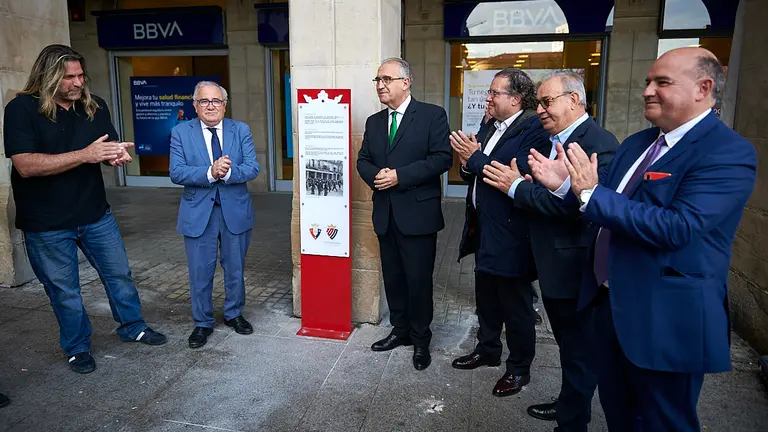 Osasuna inaugura monolitos informativos en diferentes puntos de Pamplona. PABLO LASAOSA