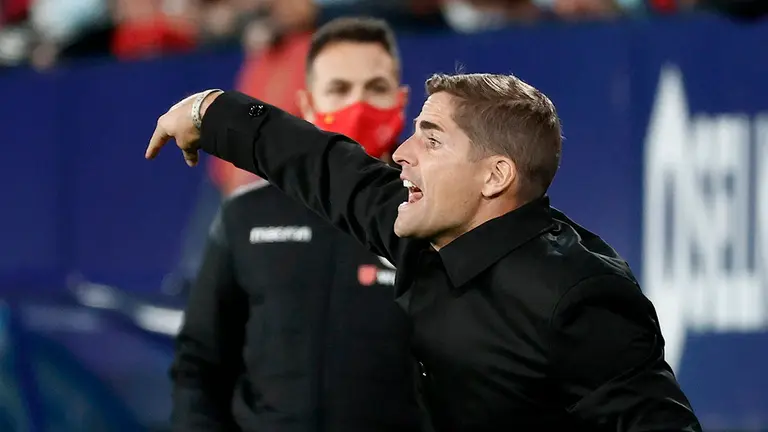 Osasuna se enfrenta al Granada en El Sadar en el primer partido de la décima jornada de La Liga. EFE / JESÚS DIGES