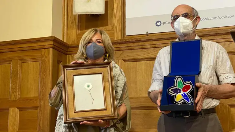 La presidenta de COVITE, Consuelo Ordóñez, y el intelectual y profesor de Filosofía, Martín Alonso. CEDIDA