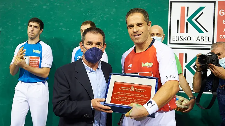 Despedida de Olaizola en el frontón Labrit de Pamplona. PABLO LASAOSA