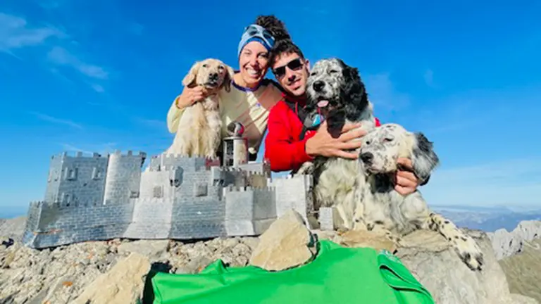 Ana Guerra en una de las cimas de su reto solidario. Cedida.