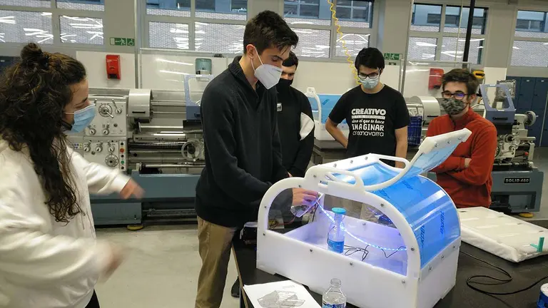 Estudiantes navarros de FP fabrican cunas climatizadas para bebés en países en desarrollo. SALESIANOS