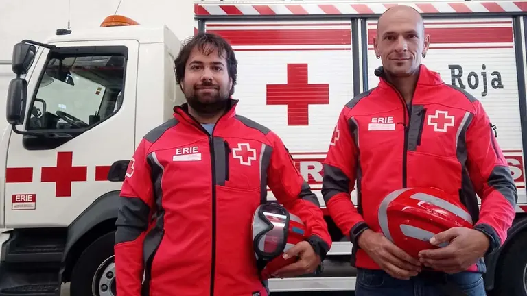 Los delegados navarros de Cruz roja, Pablo San Julián Rodríguez y Diego Calavia Gil viajan a La Palma. CRUZ ROJA