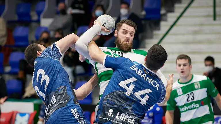 Anaitasuna se enfrenta Cangas del Morrazo en Pamplona. PABLO LASAOSA