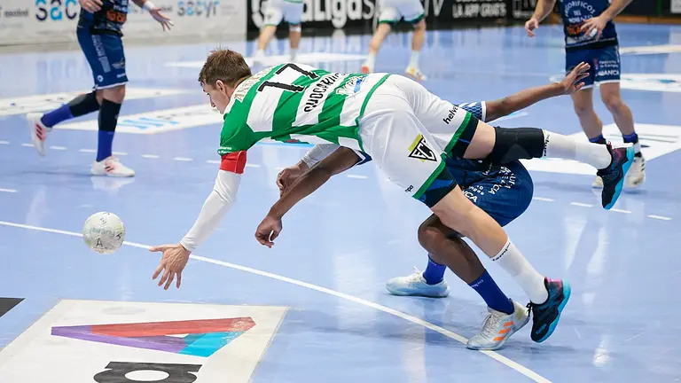 Anaitasuna se enfrenta Cangas del Morrazo en Pamplona. PABLO LASAOSA