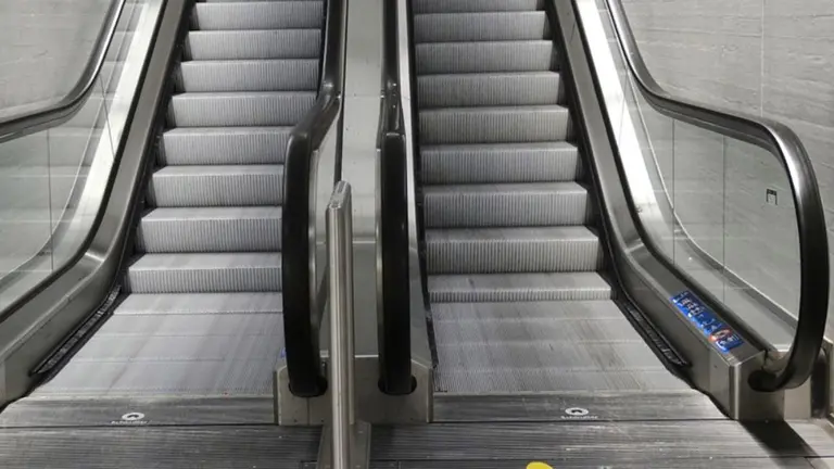 Imagen de archivo de unas escaleras mecánicas. ARCHIVO