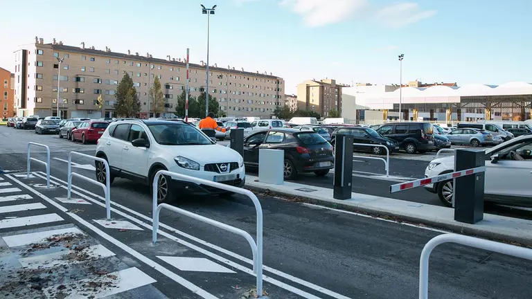 Aparcamiento junto al CP Cardenal Ilundain. - AYUNTAMIENTO DE PAMLONA