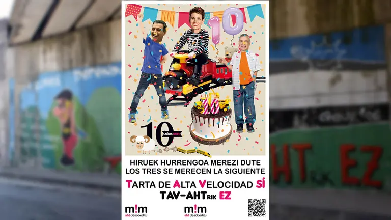 Carteles colocados en Pamplona por Mugitu en contra del TAV. CEDIDA