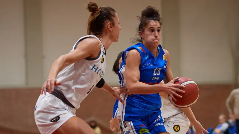 Partido de baloncesto entre el Ardoi y el Jairis Murcia. MIGUEL OSÉS