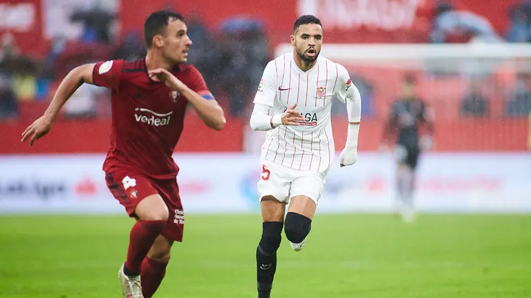 Unai Garcia y Youssef En-Nesyri en el partido Sevilla - Osasuna (2-0).
AFP7 /  Europa Press.